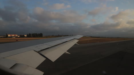 Aeropuerto-De-Lisboa---Avión-Preparándose-Para-Despegar-Por-La-Mañana