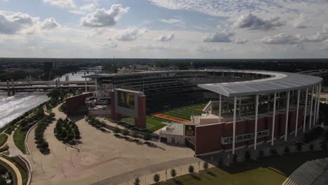 Drohnenaufnahme-Des-Mclane-Stadions-In-Waco,-Texas,-Baylor-Bears-Fußballmannschaft