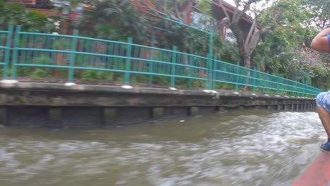 View-from-boat-on-the-Khlong-in-Bangkok,-Thailand