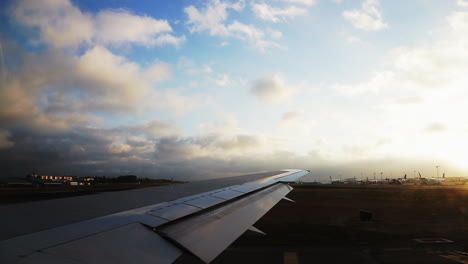 Lisbon-airport---Plane-preparing-to-take-off