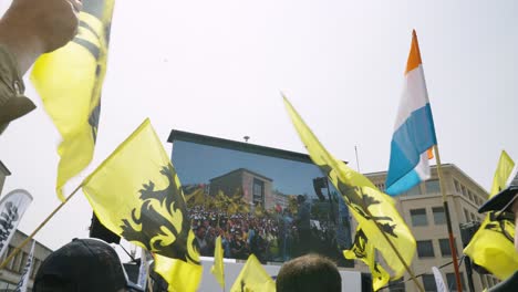 Manifestación-De-Protesta-Del-Partido-Político-De-Extrema-Derecha-Flamenco-Vlaams-Belang-En-El-Centro-De-La-Ciudad-De-Bruselas,-Bélgica