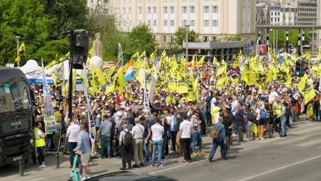 Reunión-De-Protesta-Del-Partido-Político-Flamenco-De-Extrema-Derecha-Vlaams-Belang-En-El-Centro-De-La-Ciudad-De-Bruselas,-Bélgica