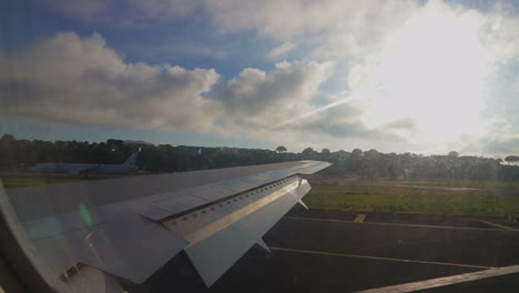 Impuestos-De-Avión-En-João-Paulo&#39;s-II-En-La-Ciudad-De-Ponta-Delgada-En-La-Isla-De-São-Miguel-En-Las-Azores-Por-La-Mañana