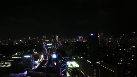 Lapso-De-Tiempo-Del-Horizonte-En-El-Centro-De-La-Ciudad-De-Singapur-Por-La-Noche