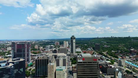 Impresionantes-Imágenes-Aéreas-De-Drones-Muestran-El-Horizonte-único-Del-Centro-De-Hamilton