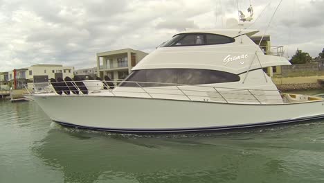 Martha-Cove,-Victoria,-Australia---14-April-2013:-Motor-cruiser-heading-out-from-Martha-Cover-through-the-canal-to-Port-Phillip-Bay