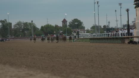 Kentucky-Derby-149-Rennen-An-Der-Strecke