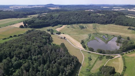 Visión-General-De-Un-Drone-Del-Hermoso-Paisaje-De-Abucheos-En-El-Eifel,-Alemania