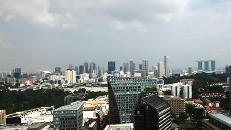 Lapso-De-Tiempo-Diurno-Con-Vistas-Al-Horizonte-De-Singapur-Con-Nubes-Pasando-Por-Encima