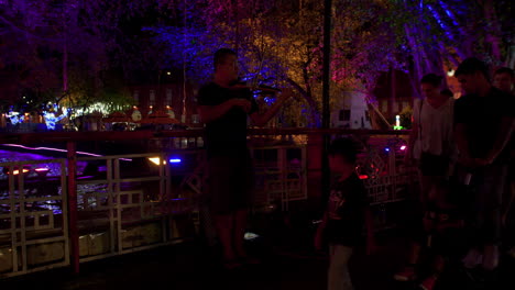 Paseo-Musical:-Serenata-Del-Violinista-En-El-Mercado-Nocturno-De-Malaca