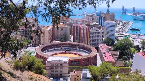 4K-Draufsicht-Auf-Die-Stierkampfarena-Von-Málaga-In-Andalusien,-Spanien