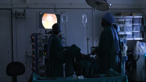 Medical-Team-Performing-Surgical-Operation-in-Modern-Operating-Room