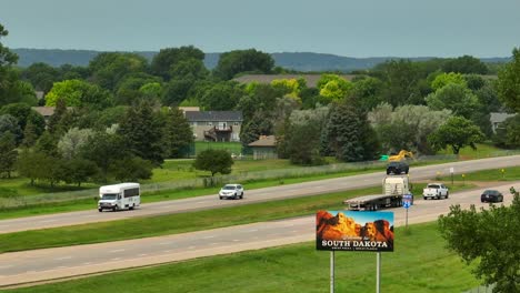 Welcome-to-South-Dakota-state-border-road-sign