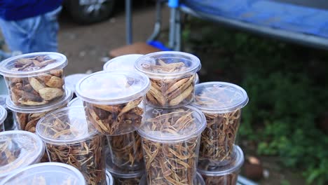 people-buying-Indian-peaks-of-masala-on-local-market,-masala-ready-packaging-close-up-shoot