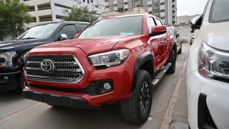 Vista-Frontal-Del-Toyota-Rive-Rojo