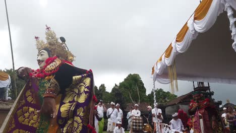 Balinese-Hinduism-Bali-People-perform-Topeng-Masked-Dance,-Besakih-Mother-Temple-Ceremony,-Artists-Wearing-Colorful-Costumes