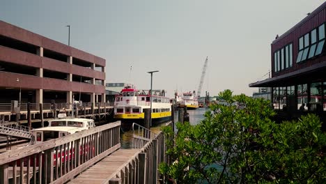 Nahaufnahme-Der-Casco-Bay-Fähren-Im-Hafen-Von-Portland,-Maine