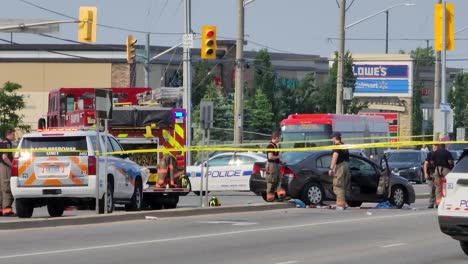 Emergency-services-at-the-scene-of-traffic-accident