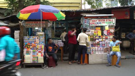 College-Street-Es-Uno-De-Los-Mercados-De-Venta-De-Libros-Más-Grandes-De-Asia.