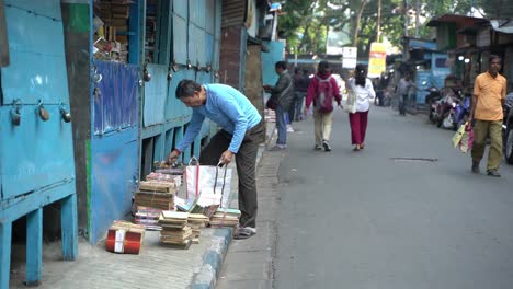 College-Street-Es-Uno-De-Los-Mercados-De-Venta-De-Libros-Más-Grandes-De-Asia.