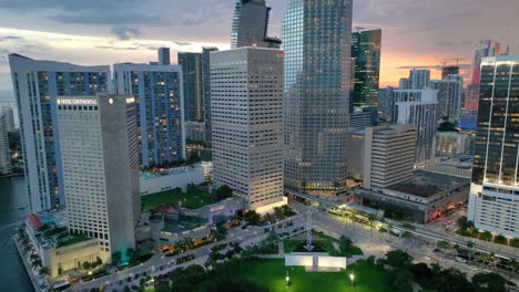 A-captivating-cityscape-of-Miami-at-evening,-showcasing-landmark-buildings-and-the-energetic-flow-of-the-metropolis