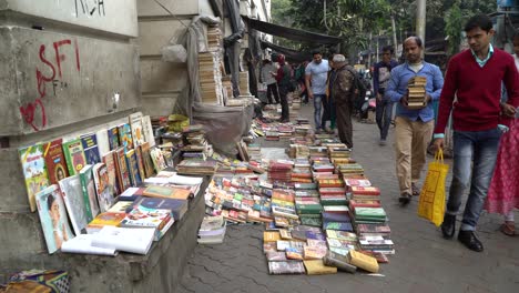 Books-are-being-sold-on-the-pavements-of-College-Street,-Kolkata