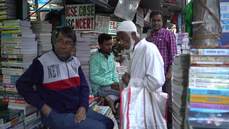 College-Street-Es-Uno-De-Los-Mercados-De-Venta-De-Libros-Más-Grandes-De-Asia.