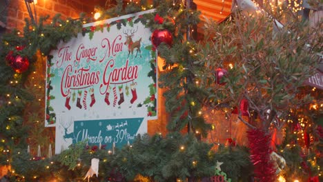 Decoration-of-The-Ginger-Man-Pub-during-Christmas-season