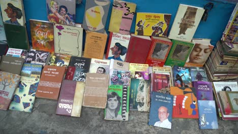 Old-books-are-being-sold-on-the-pavements-in-the-streets-of-Calcutta