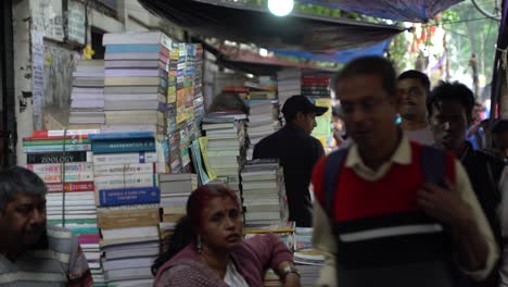 College-Street-Es-Uno-De-Los-Mercados-De-Venta-De-Libros-Más-Grandes-De-Asia.