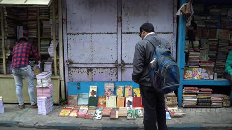 College-Street-Es-Uno-De-Los-Mercados-De-Venta-De-Libros-Más-Grandes-De-Asia.