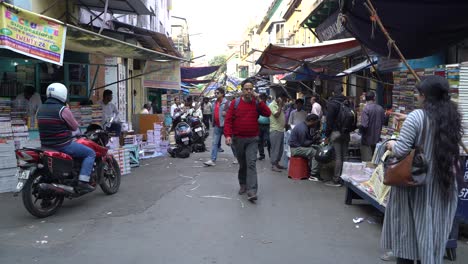 College-Street-Es-Uno-De-Los-Mercados-De-Venta-De-Libros-Más-Grandes-De-Asia.