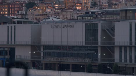 Hochwertiger-Blick-Auf-Das-Moderne-Museum-Von-Istanbul-Im-Galataport-Am-Abend,-Neue-Kunstgalerien-Von-Istanbul,-Türkische-Kultur,-Istanbul,-Museum-Für-Moderne-Und-Zeitgenössische-Kunst-Von-Istanbul