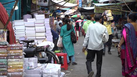 College-Street-Es-Uno-De-Los-Mercados-De-Venta-De-Libros-Más-Grandes-De-Asia.