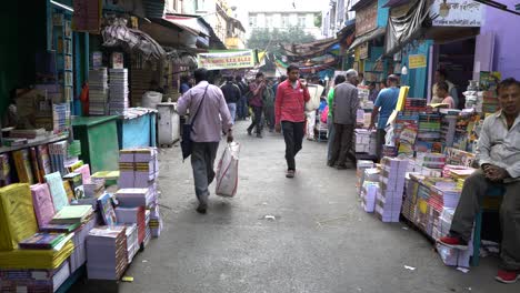 College-Street-Es-Uno-De-Los-Mercados-De-Venta-De-Libros-Más-Grandes-De-Asia.