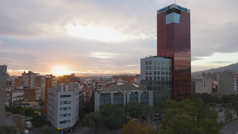 La-Puesta-De-Sol-De-Barcelona-Desde-Lo-Alto-Del-Centro-Comercial-Arenas