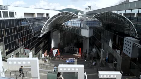 Blick-Von-Außen-Auf-Das-östliche-Ende-Der-Oberen-Ebene-Am-Bahnhof-Kyoto