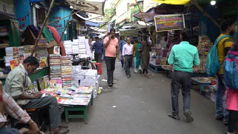 College-Street-Es-Uno-De-Los-Mercados-De-Venta-De-Libros-Más-Grandes-De-Asia.