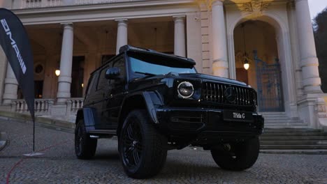 Mercedes-Amg-G-63-Negro-Coche-Estacionado-En-El-Lujoso-Edificio-Kaiserbad-Camino