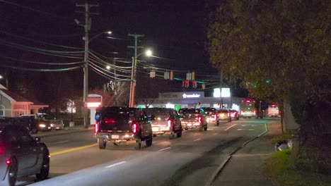 Convoy-De-Camiones-Se-Dirige-A-La-Escena-Del-Crimen-De-Tiroteo-Masivo