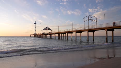 Plano-General-Del-Embarcadero-De-Brighton-Beach-Con-El-Resplandor-Del-Atardecer,-Adelaida,-Australia-Del-Sur