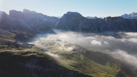 Scenic-4k-aerials-shot-on-DJI-drone-in-the-Italian-alps,-Dolomites