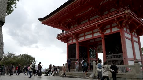 Tourists-Walking-Through-Kiyomizu-dera-Niomon-Gate.-Static-Shot