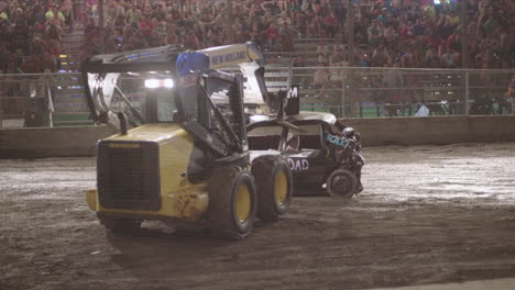 Derby-De-Demolición-De-Coches-Movidos-Por-Una-Carretilla-Elevadora