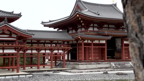 Blick-Auf-Die-Phönixhalle-Im-Byodo-in-Tempel,-Uji