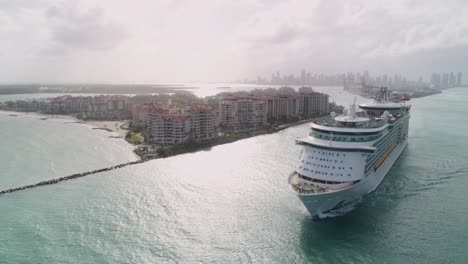 Cruise-Ship---Drone-Aerial---Miami,-Florida