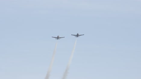 Dos-Bac-Strikemasters-Volando-Al-Unísono