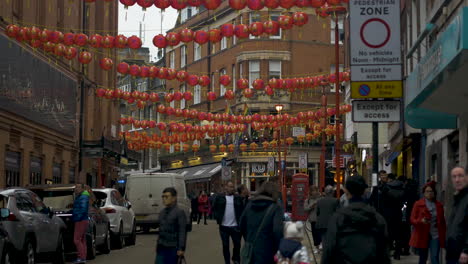 Linternas-De-Papel-Rojo-Cuelgan-Sobre-La-Calle-En-El-Barrio-Londinense-De-China-Town