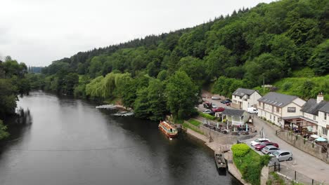 Luftaufnahme-Eines-Krans-Von-Symonds-Yat-über-Dem-Fluss-Yye