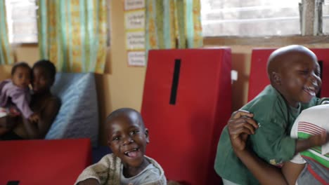 Mothers-and-kids-wait-happily-in-a-physiotherapy-room-where-the-atmosphere-is-calm-and-relaxed